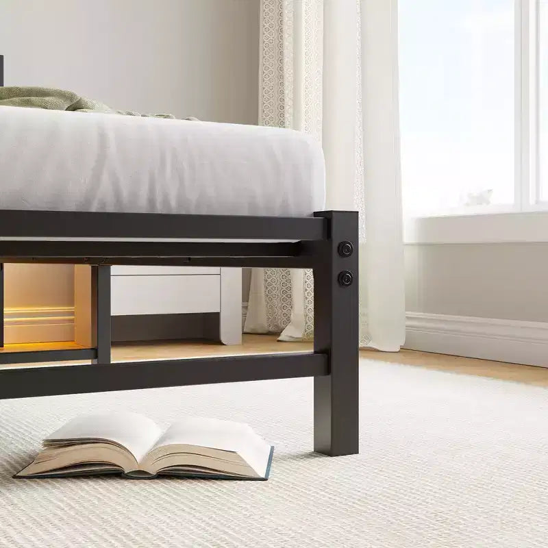 Struttura Letto a Piattaforma Matrimoniale con Luci LED RGB, Stazione di Ricarica USB, Resistente, Non Richiede Rete a Molle