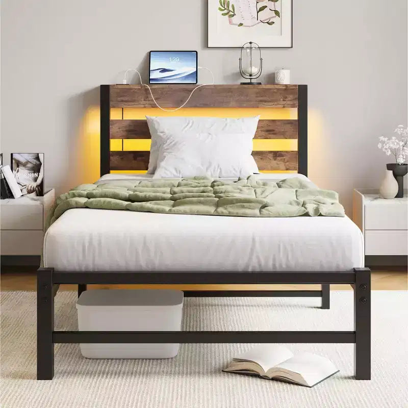 Struttura Letto a Piattaforma Matrimoniale con Luci LED RGB, Stazione di Ricarica USB, Resistente, Non Richiede Rete a Molle