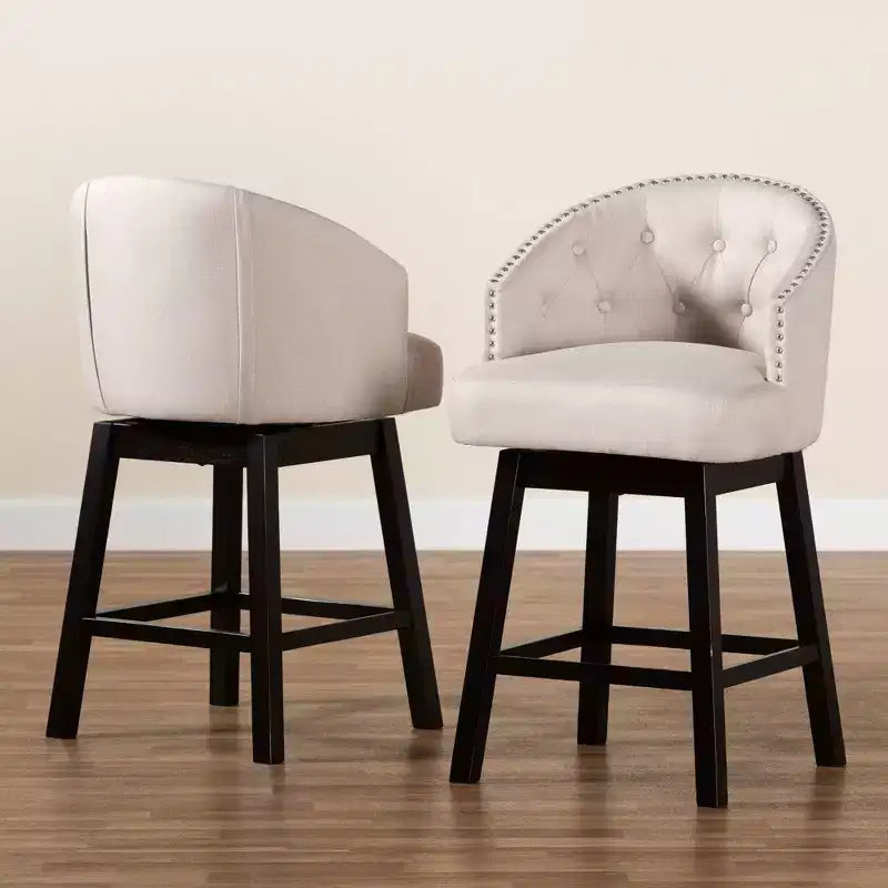 Sgabello da bancone Theron girevole in tessuto e legno