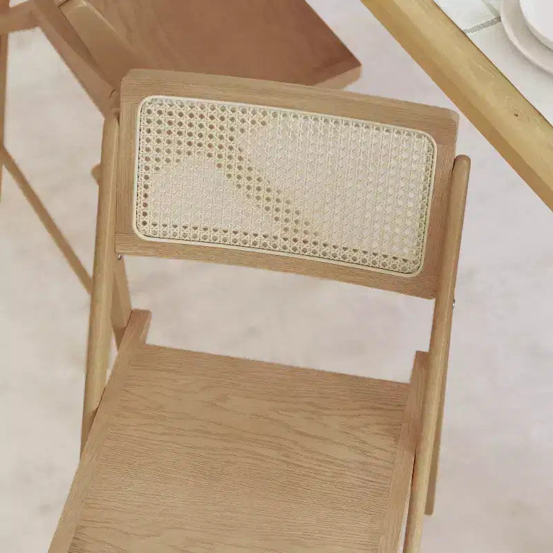 Sedie Pieghevoli in Rattan con Struttura e Seduta in Legno Massello e Schienale Traspirante in Rattan Intrecciato
